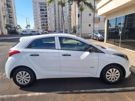 HYUNDAI HB20 1.0 COMFORT PLUS 12V FLEX 4P MANUAL HYUNDAI HB20 1.0 COMFORT PLUS 12V FLEX 4P MANUAL